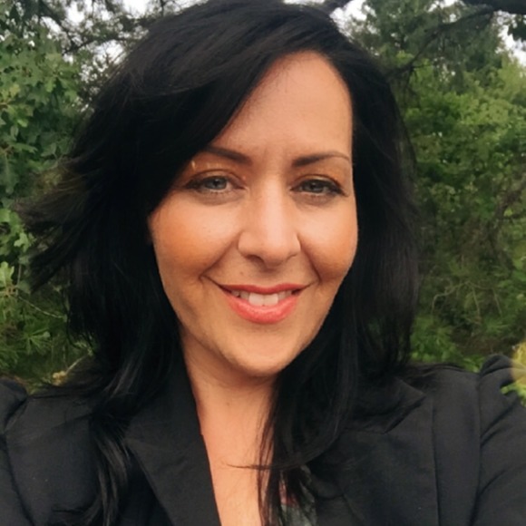 Meet your Posher, Kristine - Picture 1 of 1